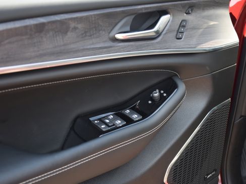 Used 2025 Jeep Grand Cherokee L Overland w/ Advanced Protech Group III AWD/4WD image 26