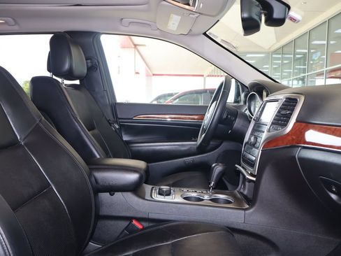 Used 2013 Jeep Grand Cherokee Limited w/ Luxury Group II AWD/4WD image 37