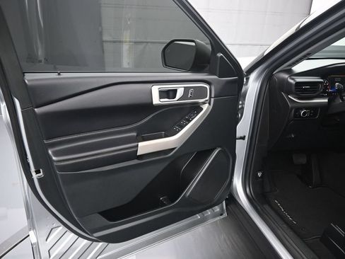 Certified 2023 Ford Explorer XLT RWD image 15