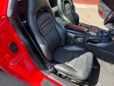 Used 2004 Chevrolet Corvette Coupe RWD image 10