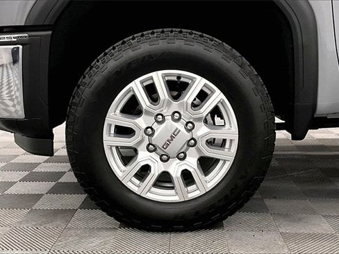 Used 2024 GMC Sierra 2500 SLE w/ SLE Value Package; image 9