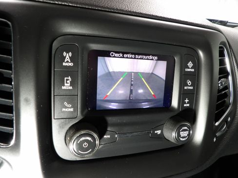 Used 2017 Jeep Compass Latitude image 16