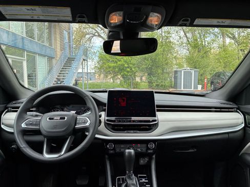 Used 2025 Jeep Compass Limited image 34