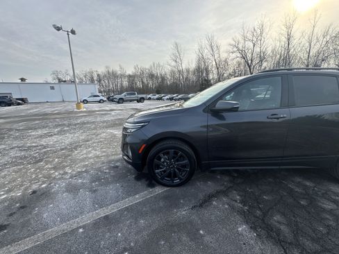 Used 2022 Chevrolet Equinox RS w/ Infotainment Package image 34