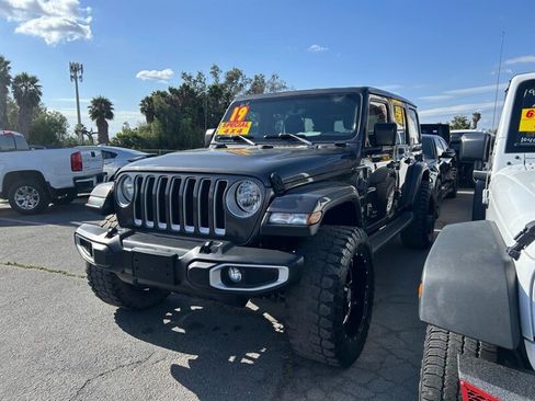 Used 2019 Jeep Wrangler Unlimited Sahara w/ Uconnect 4C Nav & Sound Group AWD/4WD image 8