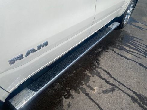 Used 2022 RAM 1500 Laramie AWD/4WD image 7