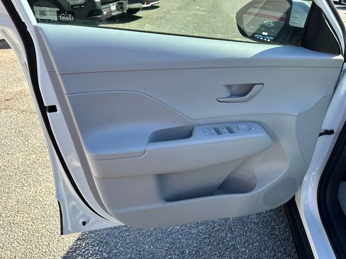 New 2026 Hyundai Kona SE image 10