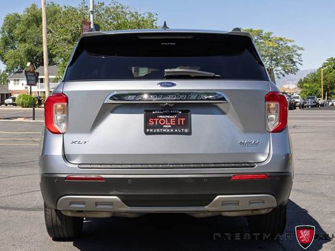 Used 2022 Ford Explorer XLT w/ Equipment Group 202A AWD/4WD image 16