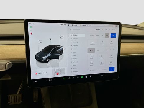 Used 2022 Tesla Model Y Long Range image 26