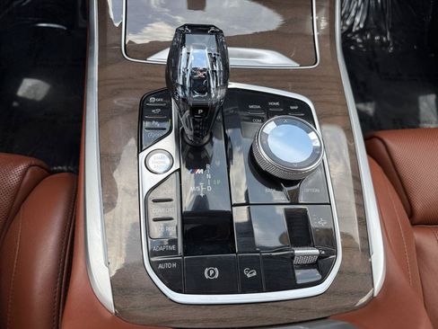Used 2020 BMW X7 M50i AWD/4WD image 33