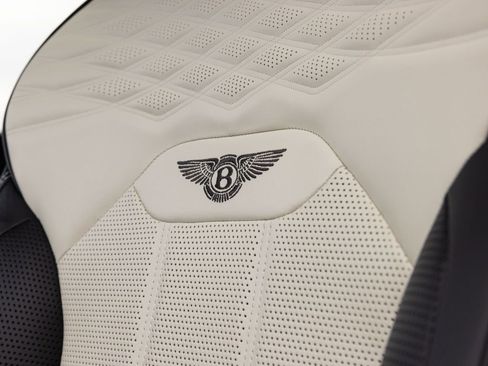 Used 2023 Bentley Bentayga Extended Wheelbase image 30