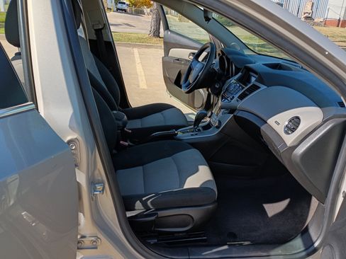 Used 2012 Chevrolet Cruze LS image 19