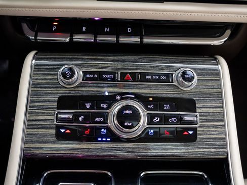 Used 2021 Lincoln Aviator Black Label Grand Touring AWD/4WD image 24