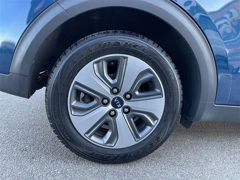 Used 2019 Kia Niro EX image 12