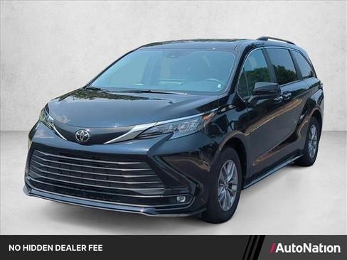 Certified 2026 Toyota Sienna XLE FWD image 1
