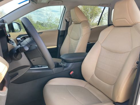 Used 2024 Toyota RAV4 Limited image 13