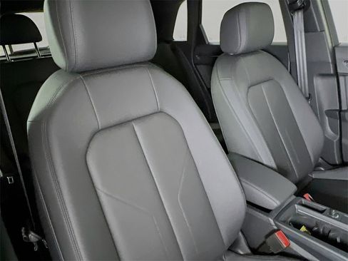 New 2025 Audi Q3 2.0T Premium image 26