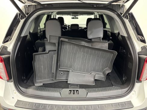 Used 2021 Ford Explorer XLT w/ Equipment Group 202A AWD/4WD image 31