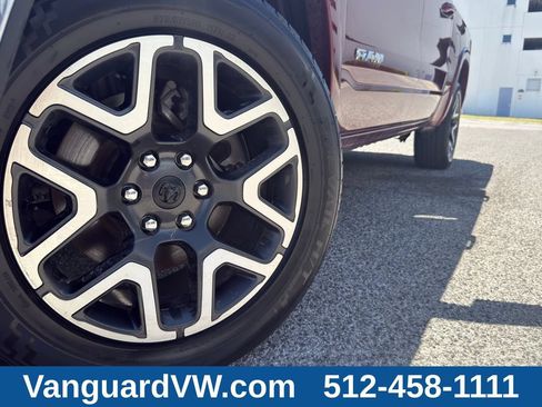Used 2025 RAM 1500 Laramie AWD/4WD image 4