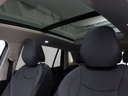 New 2025 Volkswagen Tiguan SE image 13