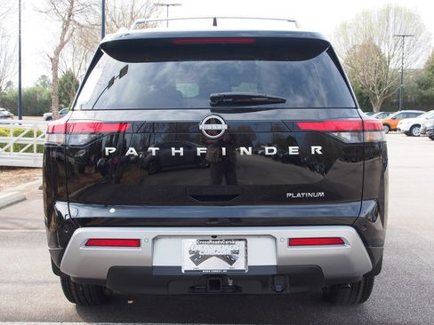 New 2025 Nissan Pathfinder Platinum image 6