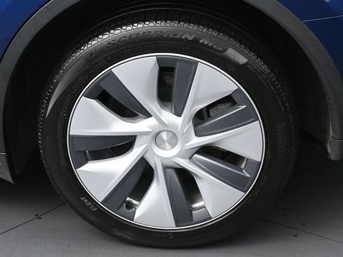 Used 2023 Tesla Model Y Long Range AWD/4WD image 33