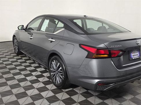 Used 2024 Nissan Altima 2.5 SV FWD image 6