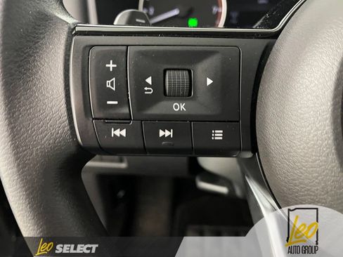 Used 2021 Nissan Rogue SV AWD/4WD image 16