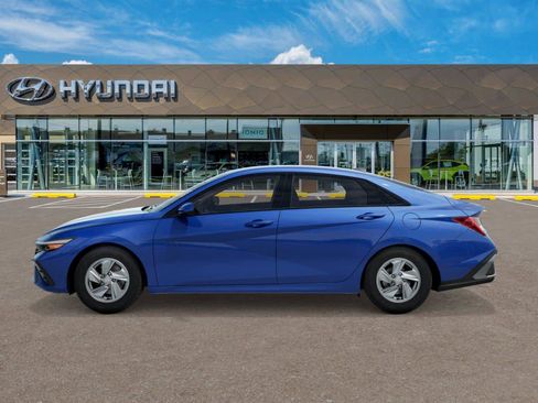 New 2026 Hyundai Elantra SE image 3