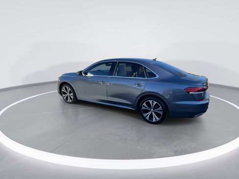 Used 2021 Volkswagen Passat 2.0T SE image 12