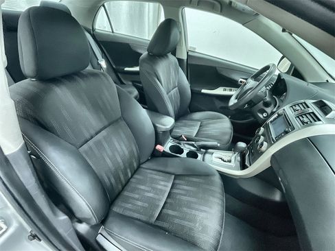 Used 2013 Toyota Corolla S image 22