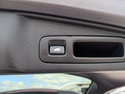 Used 2018 Honda CR-V Touring image 39