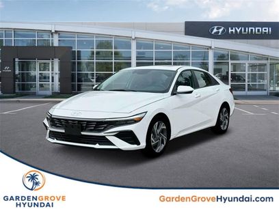 Certified 2025 Hyundai Elantra SEL w/ Cargo Package