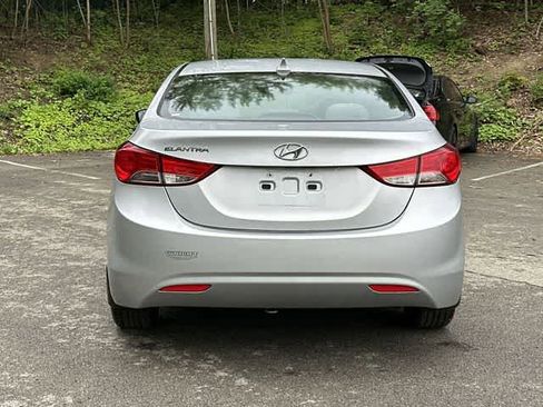 Used 2013 Hyundai Elantra GLS w/ Preferred Pkg FWD image 4