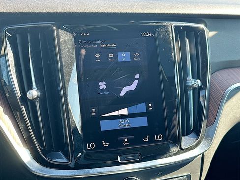 Used 2022 Volvo S60 B5 Momentum w/ Premium Package image 13