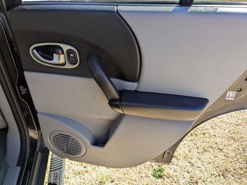 Used 2005 Saturn Vue AWD image 28