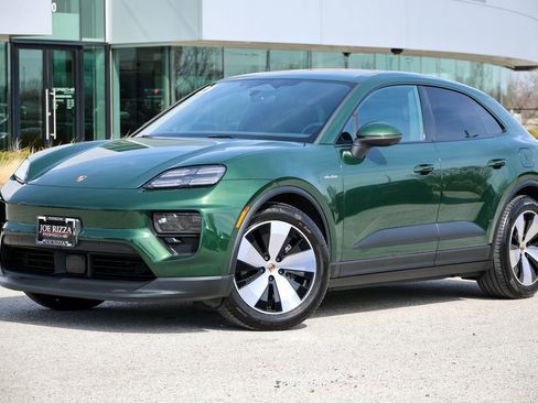 Certified 2025 Porsche Macan 4 Electric image 39