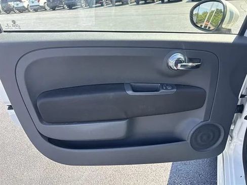 Used 2017 FIAT 500 Pop w/ Sport Appearance Package FWD image 8