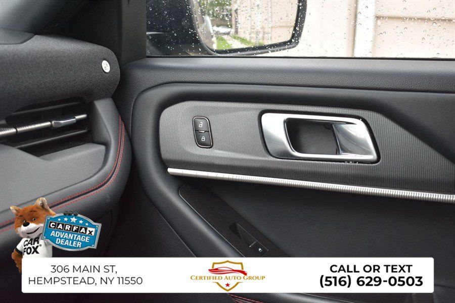 Used 2025 Ford Explorer ST-Line w/ ST-Line Street Pack AWD/4WD image 19