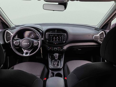 Certified 2025 Kia Soul LX w/ LX Technology Package FWD image 25