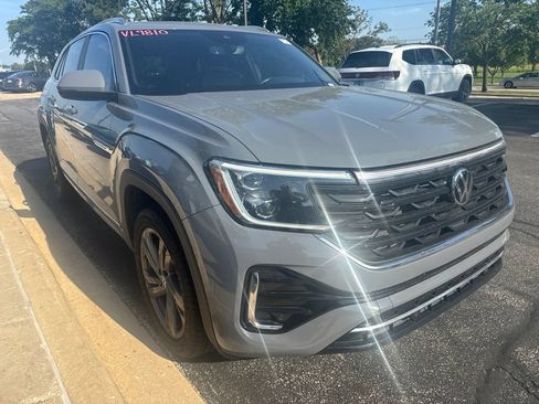 Used 2024 Volkswagen Atlas Cross Sport SEL R-Line AWD/4WD image 8