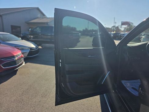 Used 2017 Cadillac Escalade Platinum image 6