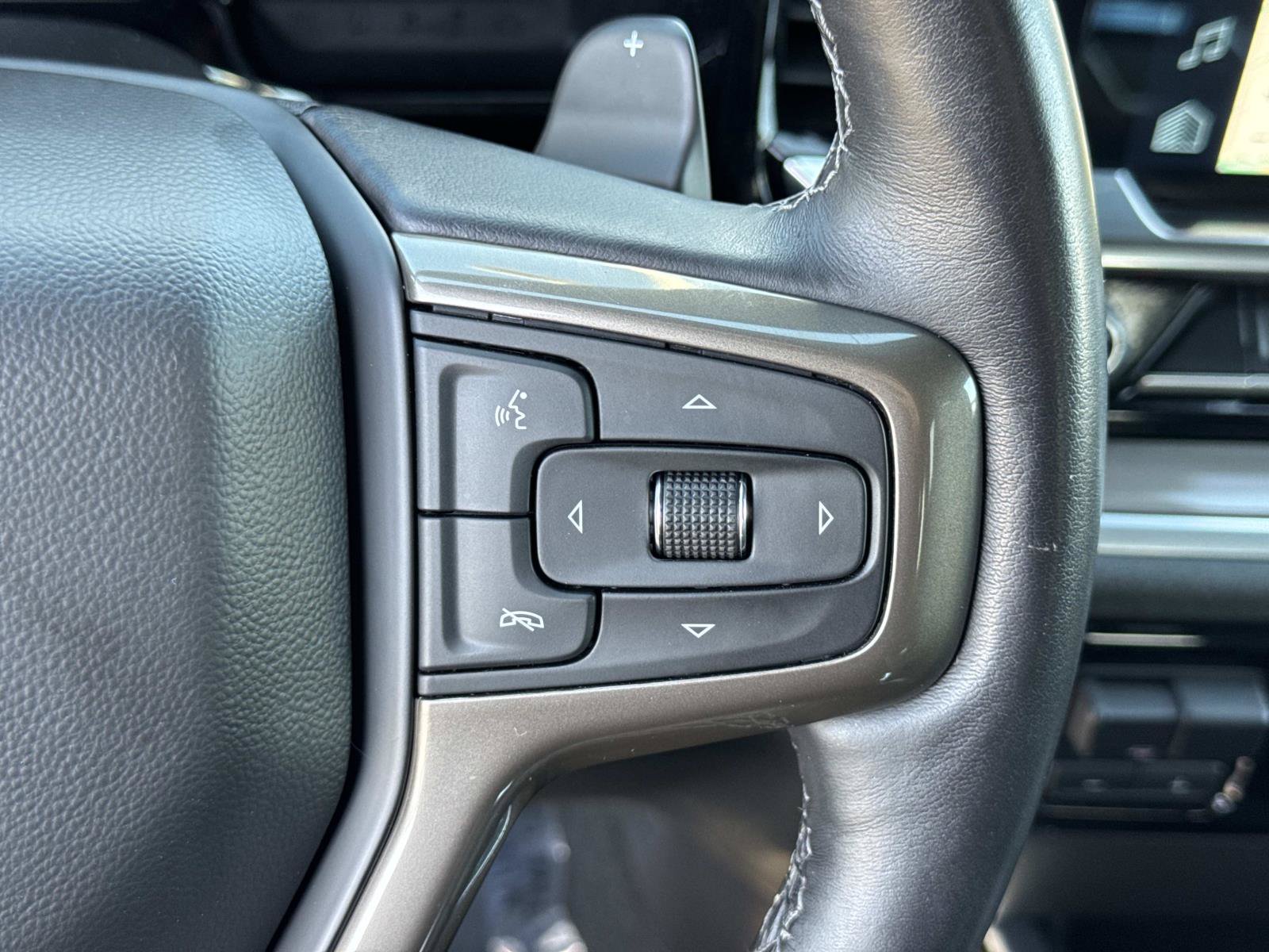 Used 2022 Chevrolet Silverado 1500 High Country w/ Technology Package AWD/4WD image 12
