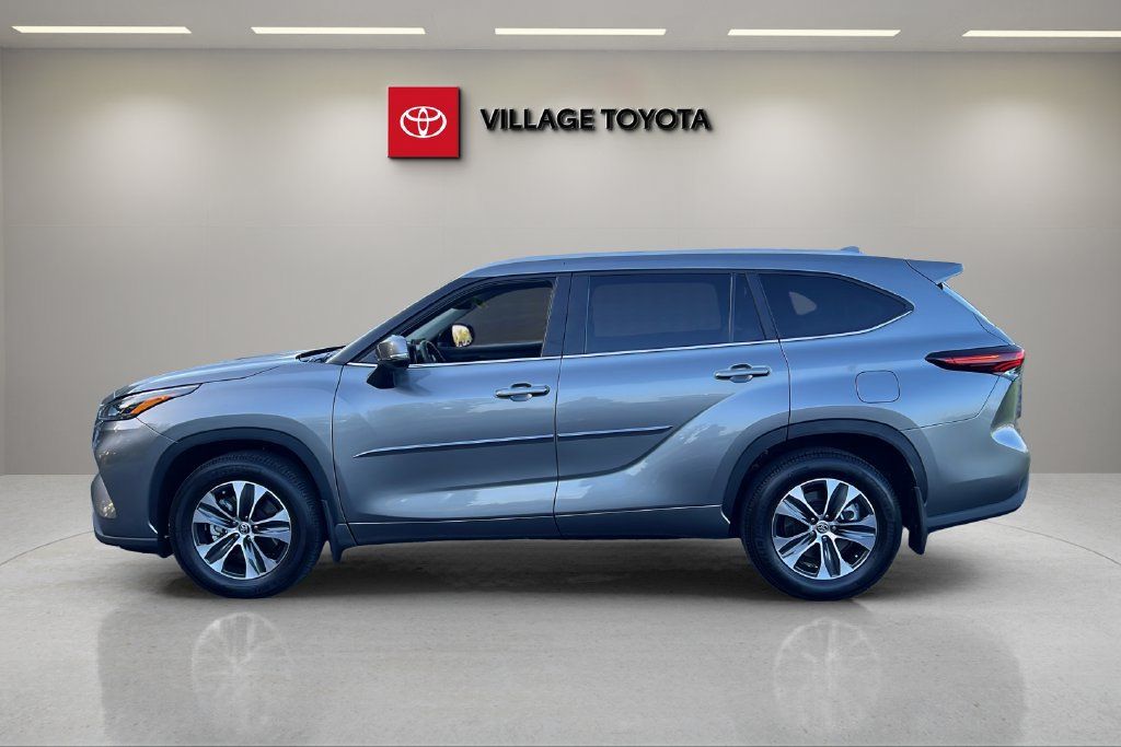 Certified 2026 Toyota Highlander XLE AWD/4WD image 2