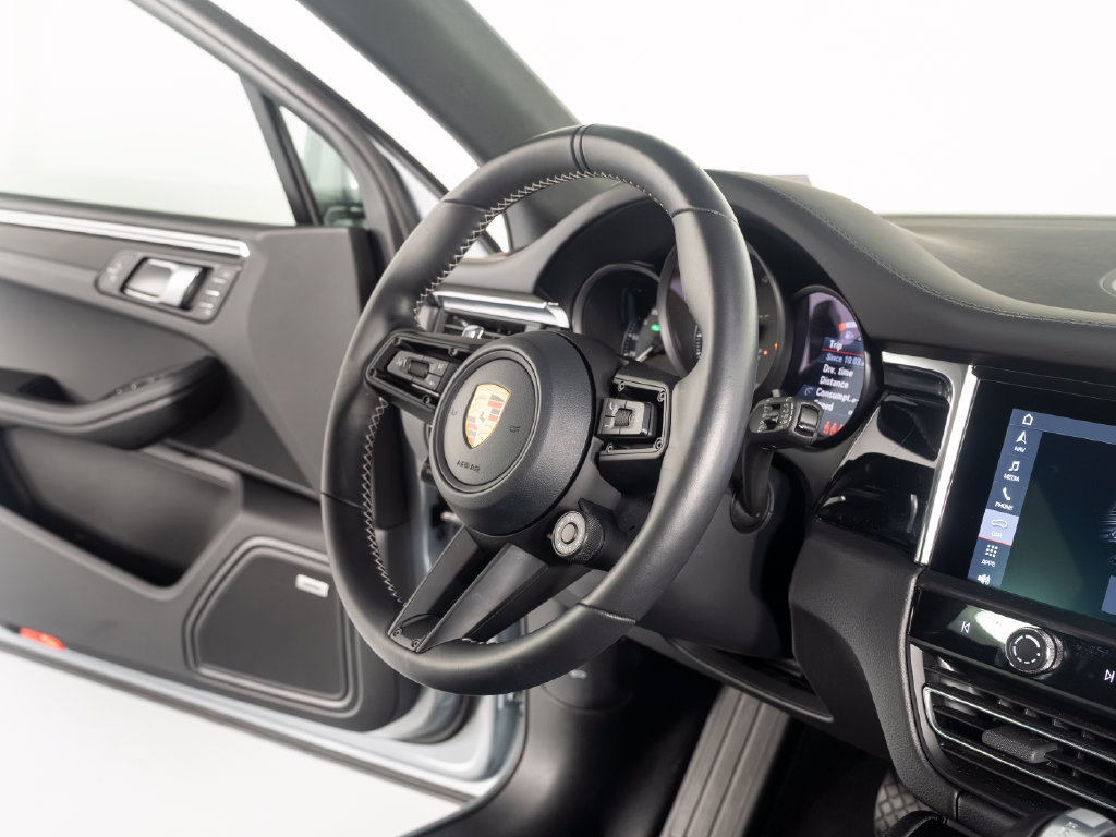 Certified 2026 Porsche Macan Turbo AWD/4WD image 37