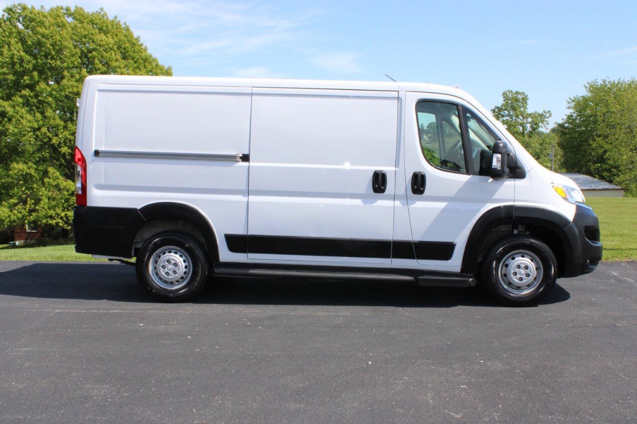 Used 2025 RAM ProMaster 2500 FWD image 2