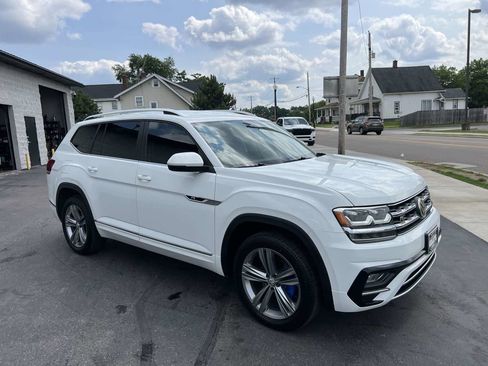 Used 2018 Volkswagen Atlas SE w/ R-Line Package image 6
