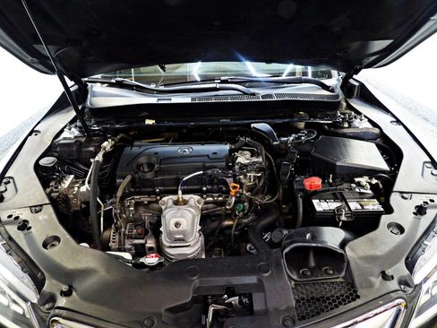 Used 2015 Acura TLX w/ Technology Package FWD image 4