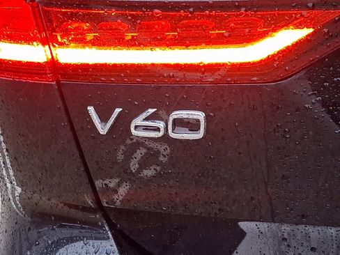 Used 2024 Volvo V60 B5 Cross Country Plus w/ Protection Package Premier image 30