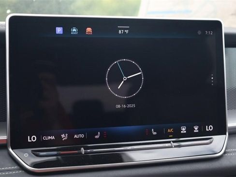 New 2025 Volkswagen Tiguan SE image 13